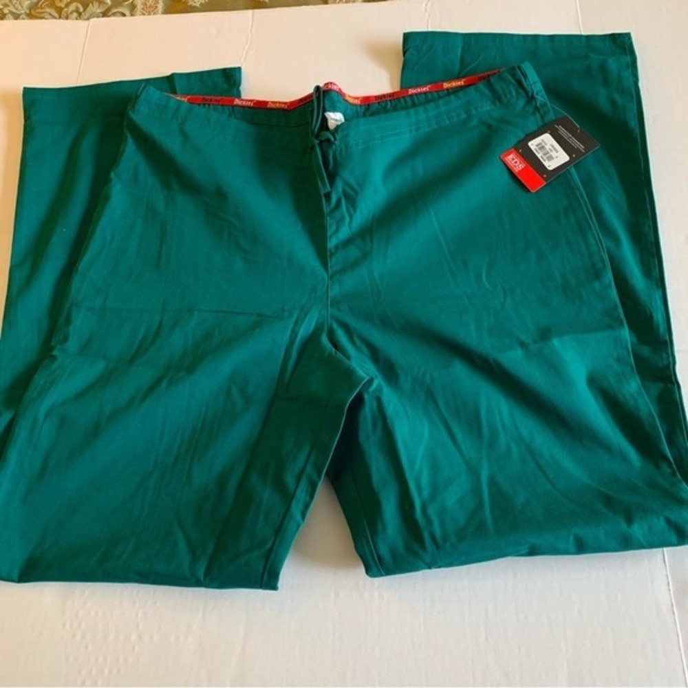 DICKIES SCRUBS. NWT. S. Unisex. Bottoms. Cotton/Polyester blend. Back pocket!